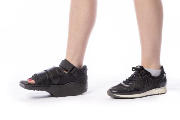 Squared Offload Healing Shoe