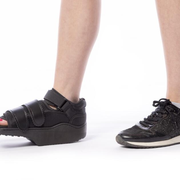 Squared Offload Healing Shoe